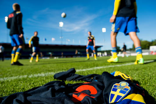 En tröja med Svenska fotbollsförbundet emblem och i