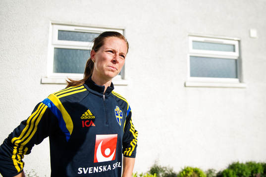 Sveriges Lotta Schelin pratar med media