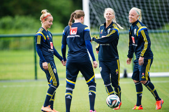 Sveriges Kosovare Asllani, Sofia Jakobsson och Caroline