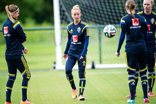 Sveriges Kosovare Asllani