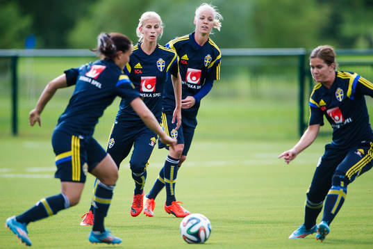 Sveriges Sofia Jakobsson och Caroline Seger