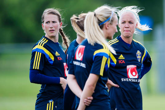 Sveriges Emma Berglund och Caroline Seger