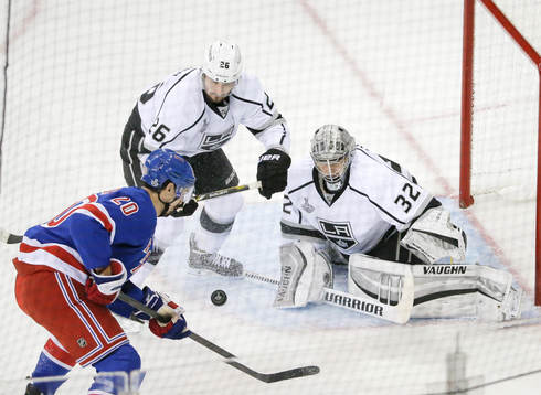Los Angeles Kings goalie Jonathan Quick (32) stops a shot