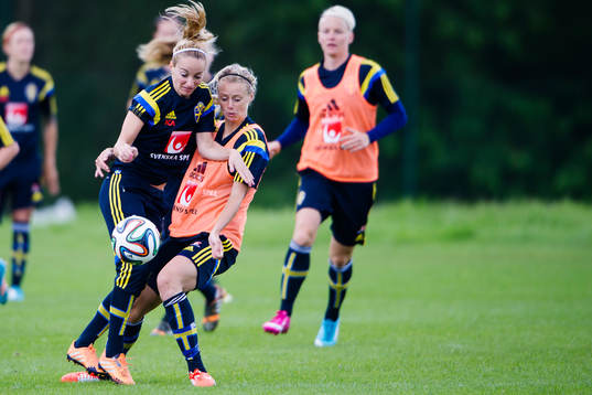 Sveriges Kosovare Asllani slår ihop med Amanda Ilestedt