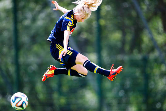 Sveriges Sofia Jakobsson hoppar