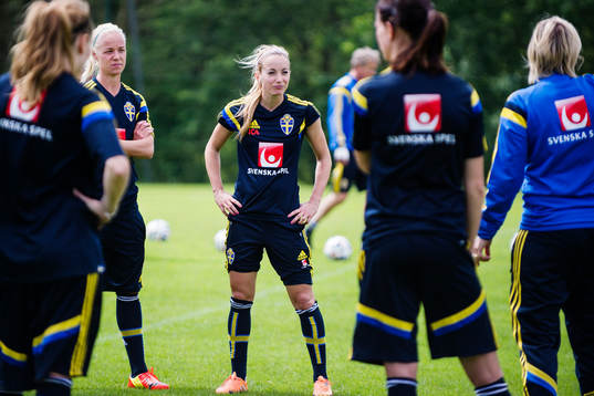 Sveriges Caroline Seger och Kosovare Asllani