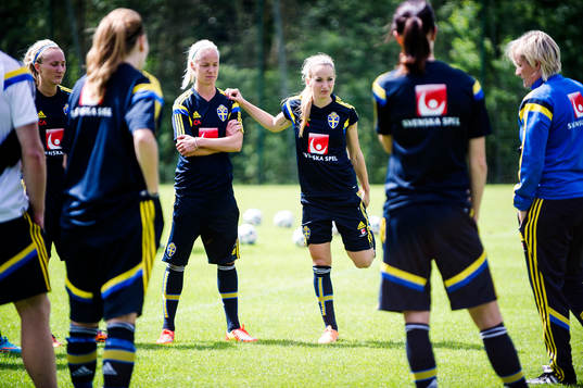 Sveriges Caroline Seger och Kosovare Asllani