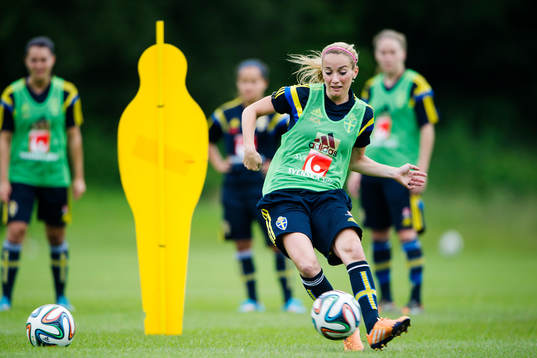 Sveriges Kosovare Asllani