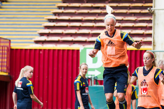 Sveriges Caroline Seger, ￼Kosovare Asllani och Sara