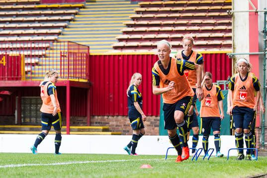 Sveriges Caroline Seger, ￼Kosovare Asllani och Sara