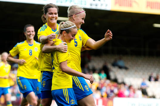 Sveriges spelare jublar