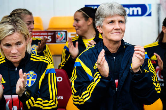 Sveriges assisterande förbundskapten Lilie Persson och