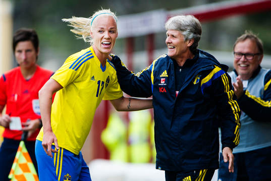 Sveriges Caroline Seger jublar och kramas om av