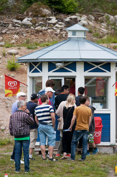Kö till kiosken i matchen i division 3 mellan Saxemara och