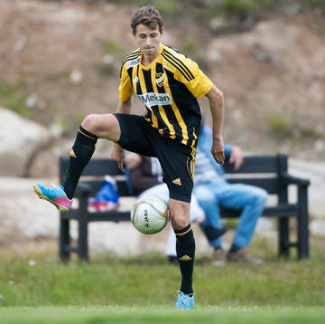IFK Hässleholms Ilir Salja med god bollkontroll i matchen