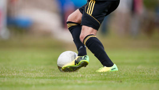 Bollkontroll, fotbollsskor Nike, i matchen i division 3