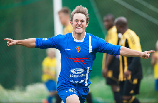 Saxemaras Martin Angänger har gjort 1-0 och jublar i