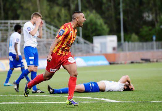 Syrianskas Saman Ghoddos jublar och Värnamos spelare deppar