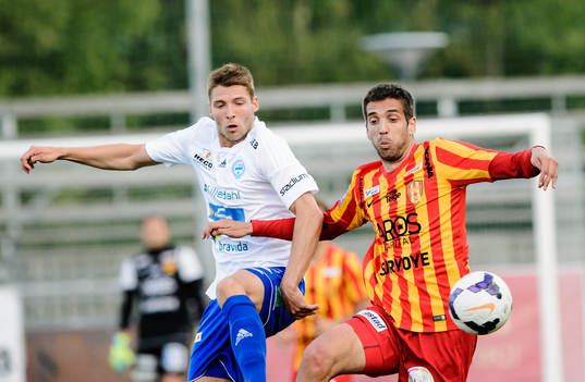 Värnamos Freddy Winst och Syrianskas Uros Delic