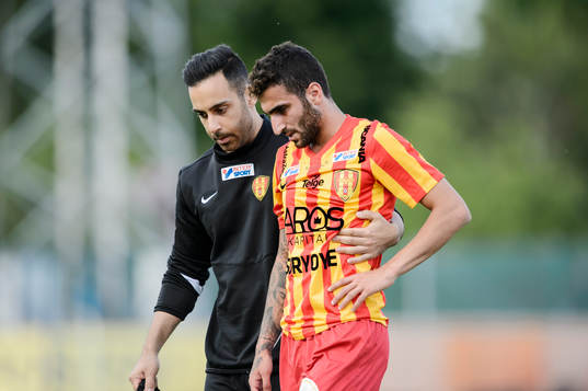 Syrianskas Charbel George går ut skadad