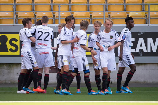 Brommapojkarnas spelarna jublar