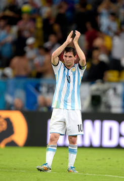 Argentinas Lionel Messi jublar