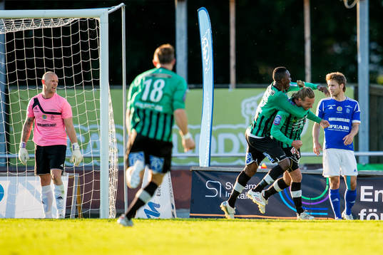 Varbergs Thommie Persson jublar