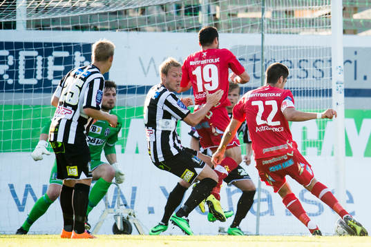Assyriskas Nemrud Awrohum skjuter in 1-0