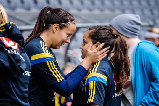 Målvakt Carola Söberg och Malin Diaz Pettersson