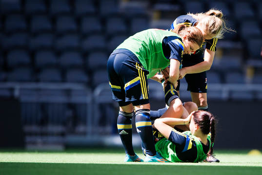 Sveriges Emilia Appelqvist har ont