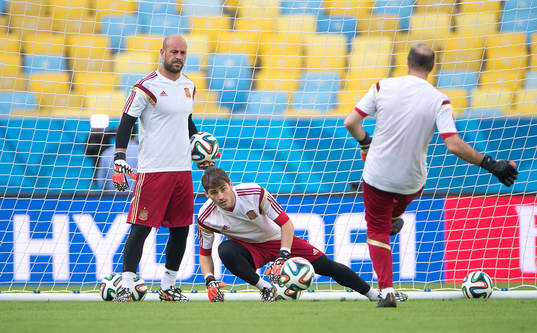 Spaniens målvakt Iker Casillas och målvakt Pepe Reina