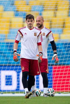 Spaniens målvakt Iker Casillas och målvakt Pepe Reina