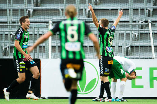 GAIS Joel Johansson (t h) jublar