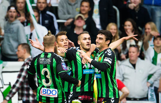 GAIS Shkelqim Krasniqi (mitten) jublar med lagkamrater