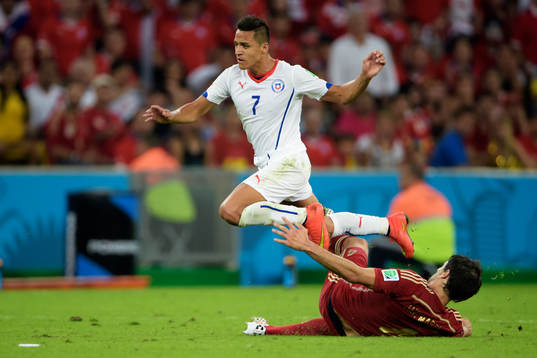 Chiles Alexis Sánchez och Spaniens Javi Martinez