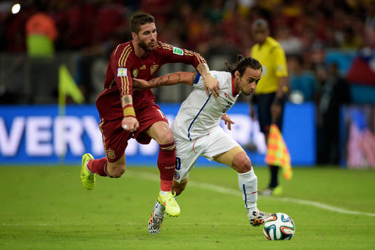 Chiles Jorge Valdivia och Spaniens Sergio Ramos