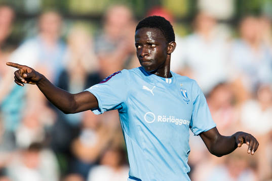Malmö FFs provspelare Osseynou Ndiaye jublar