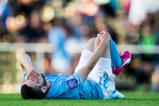 Malmö FFs Erdal Rakip tar sig för sitt knä