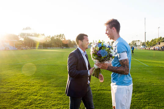 Malmö FFs sportchef Daniel Andersson kramar om Pontus