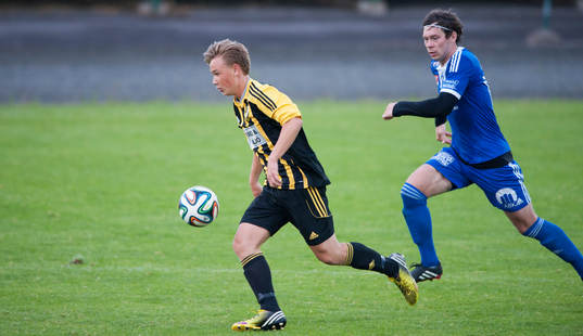 IFK Hässleholms Theo Ekström i matchen i division 3