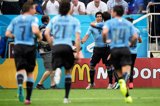 Uruguays Luis Suarez jublar