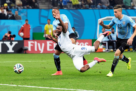 Englands Daniel Sturridge  rivs ner