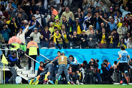 Uruguays Luis Suarez jublar