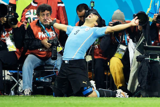 Uruguays Luis Suarez jublar