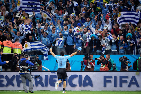 Uruguays Luis Suarez jublar