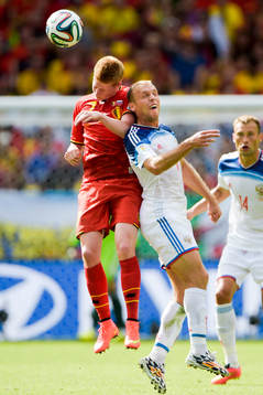 Belgiens Kevin De Bruyne i nickduell med Rysslands Maksim