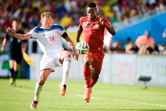Rysslands Vasily Berezutskiy och Belgiens Divock Origi