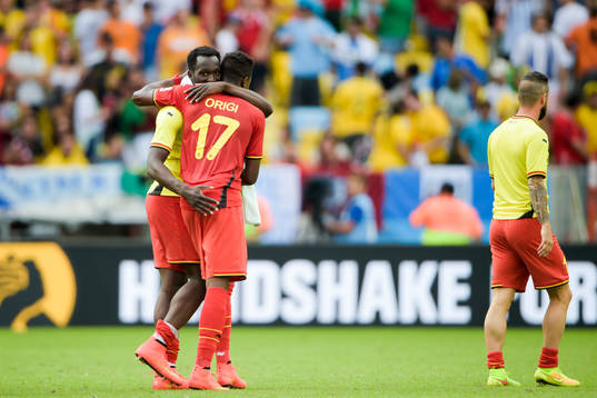 Belgiens Romelu Lukaku och Divock Origi kramas
