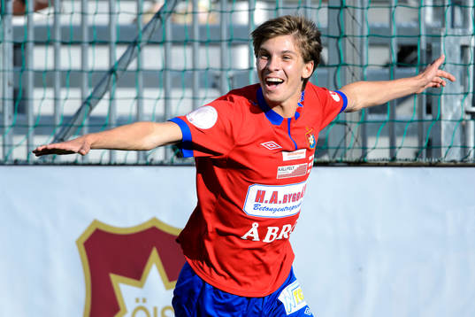 Örgrytes Daniel Paulson jublar