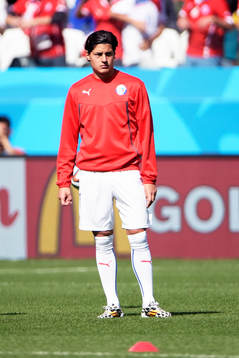 Chiles Miiko Albornoz innan fotbollsmatchen mellan Holland